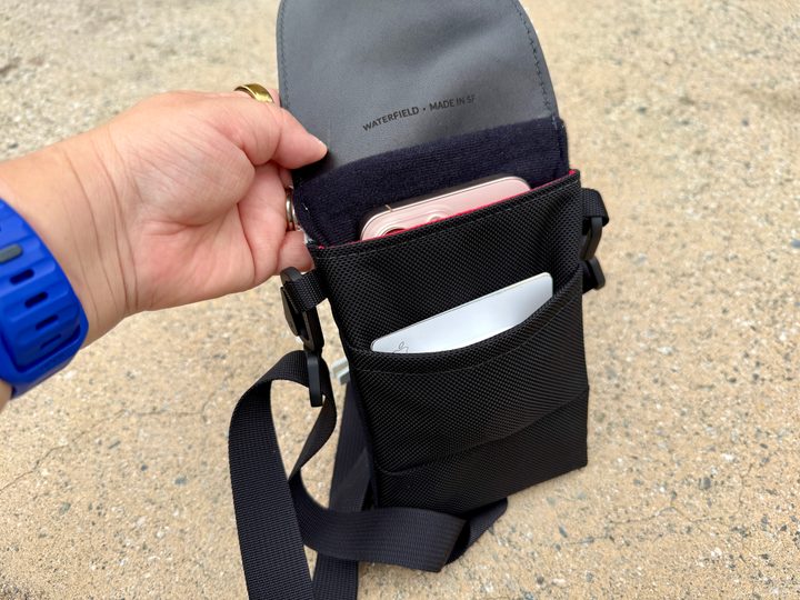 WaterField Designs CitySlicker Pouch for iPhone in white leather.