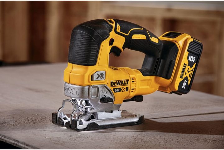 A DeWalt 20V Jig Saw cutting through wood.