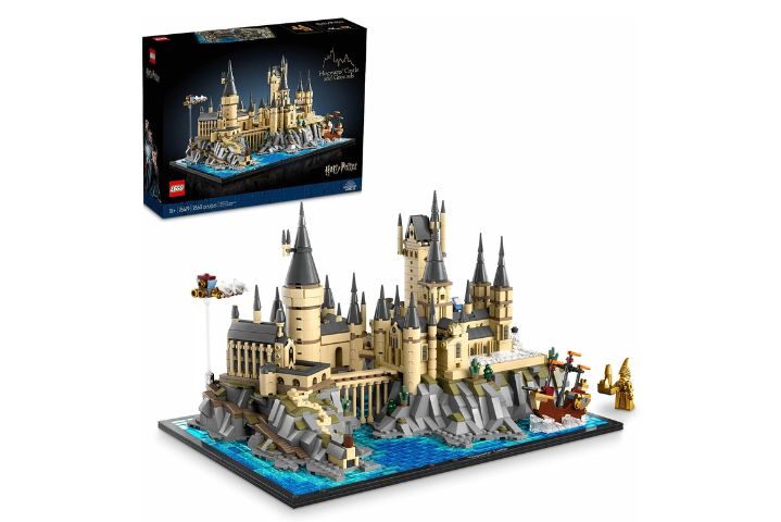 ‘Harry Potter’ Hogwarts & Grounds Lego Set