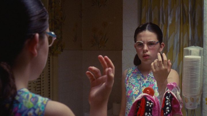 Dawn Weiner looking in the mirror in Welcome to the Dollhouse.