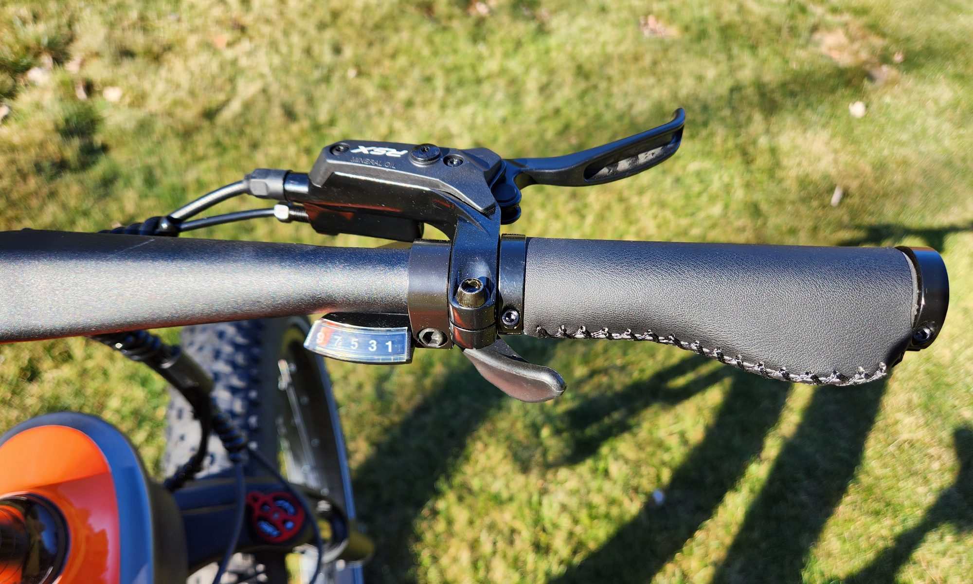 HeyBike Hero e-bike handlebar right side with gear shift level and rear brake lever.
