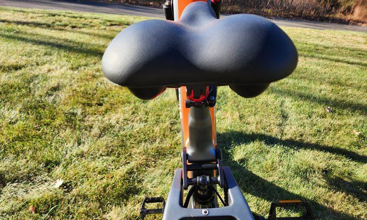 HeyBike Hero e-bike plush saddle.