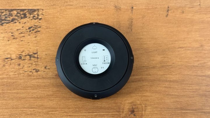 The Linxura with four buttons on the screen.