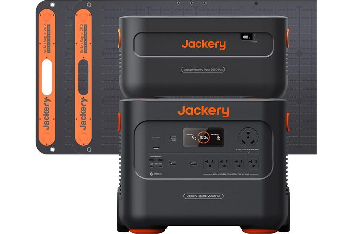 The Jackery Solar Generator 4000 Kit on a white background.