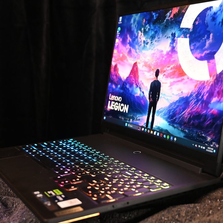 Right-side profile of Lenovo Legion 9i Gen 9 (16-inch)
