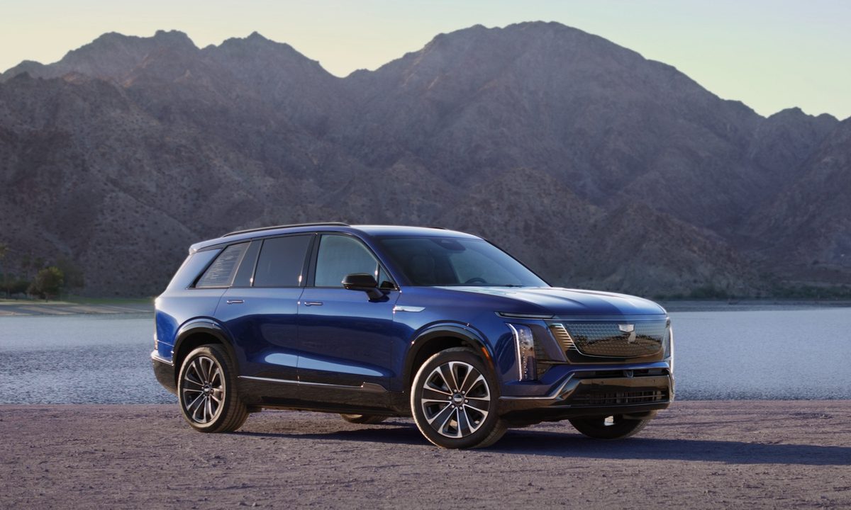 2026 Cadillac Vistiq front quarter view.