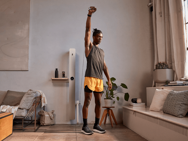 Man using amp fitness to get toned