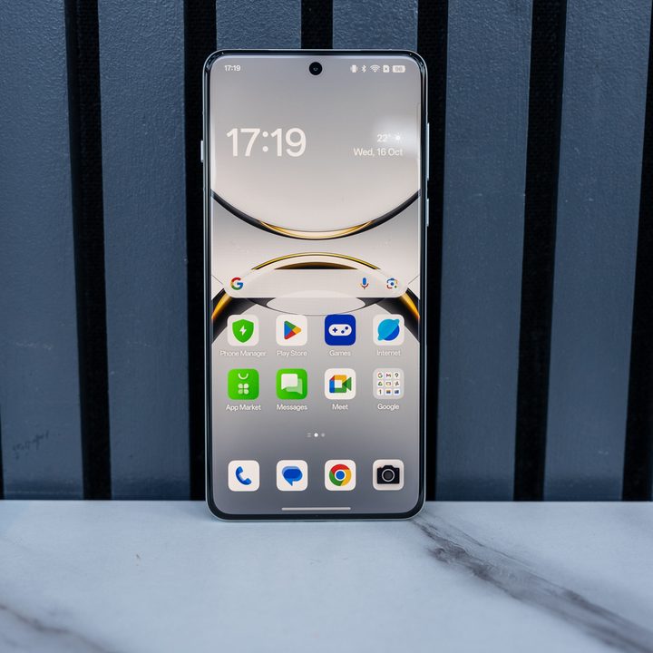 The Oppo Find X8 Pro display