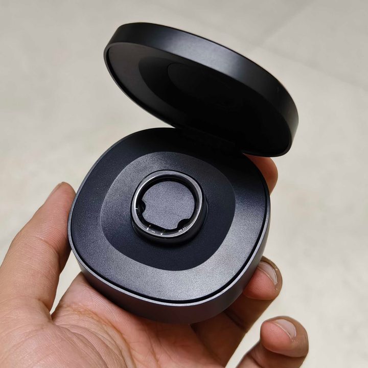 RingConn Smart Ring Gen 1 inside its charging case