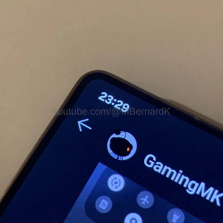 A shot of the bezels of the Galaxy S25 Ultra.