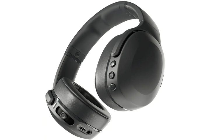 The Skullcandy Crusher Evo on a white background.