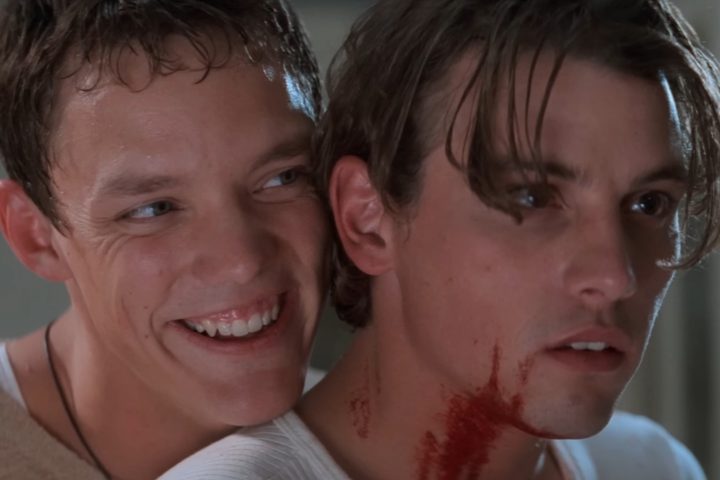 Stu Macher stands behind Billy Loomis in Scream.