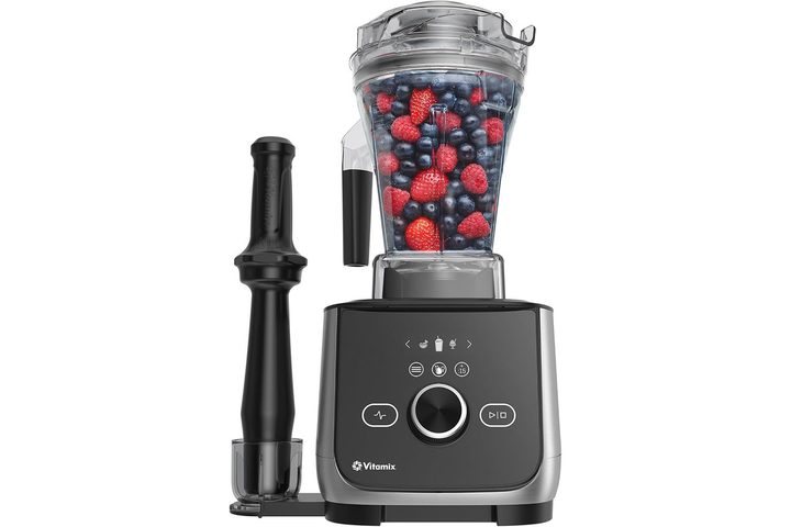 The Vitamix Ascent X4 Blender on a white abckground.