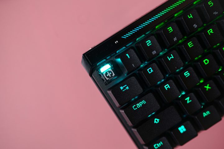 Switch on the Asus Falchion Ace HFX keyboard.