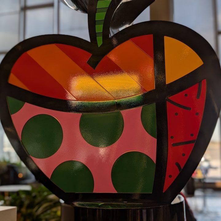portrait photo of a big apple sign captured on the Pixel 9 Pro.