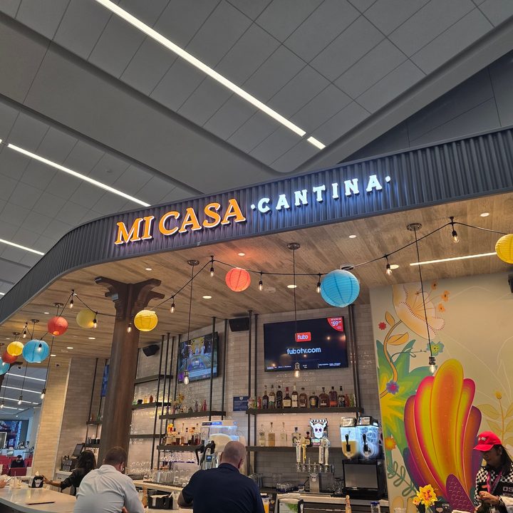 photo of a lit-up Mi Casa Cantina sign captured on the Galaxy S24 Ultra.
