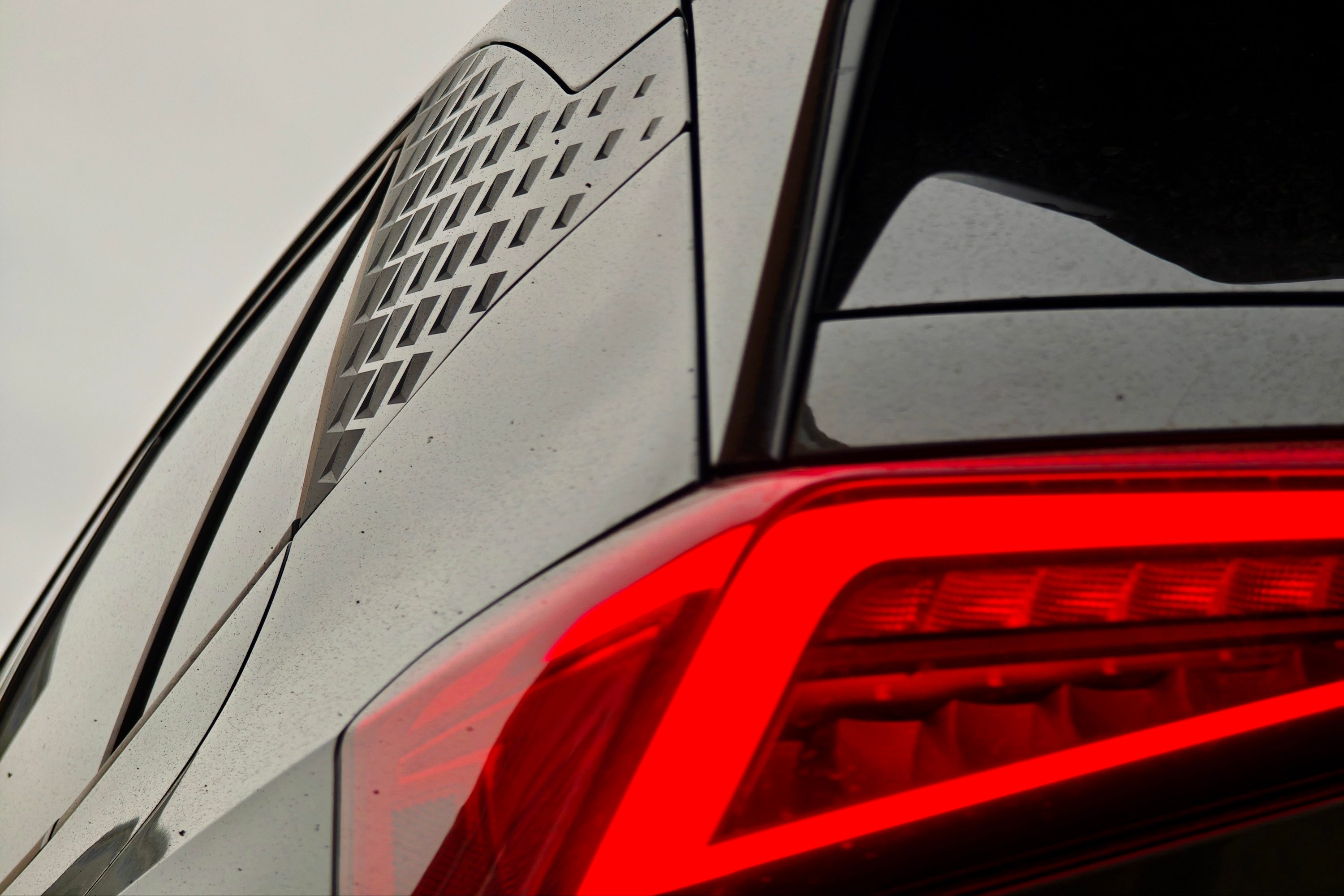 The tail light on the Cupra Born VZ.