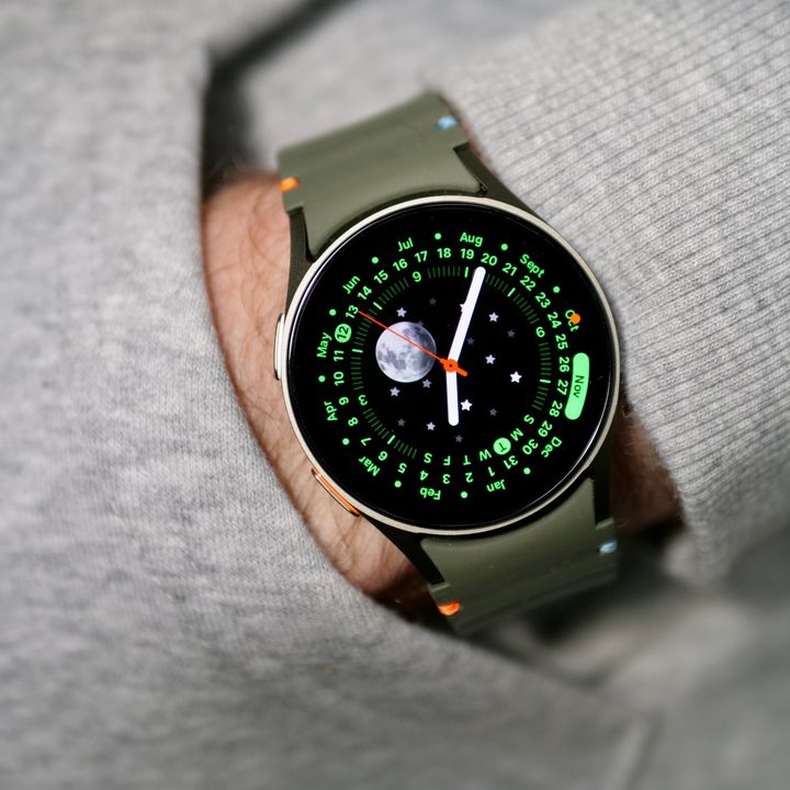 A person wearing the 40mm Samsung Galaxy Watch 7.