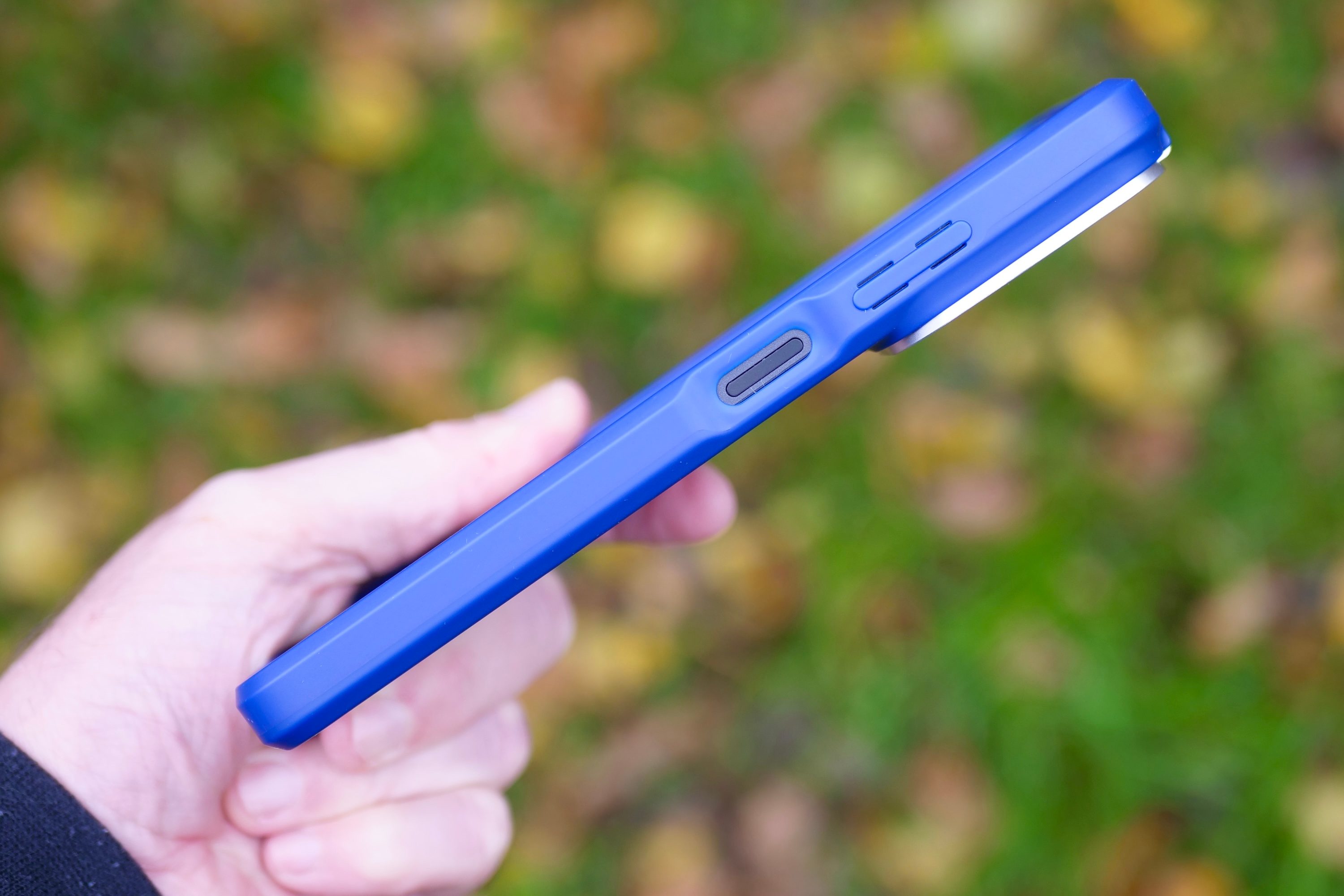 The side of the HMD Flashy Smart Outfit.
