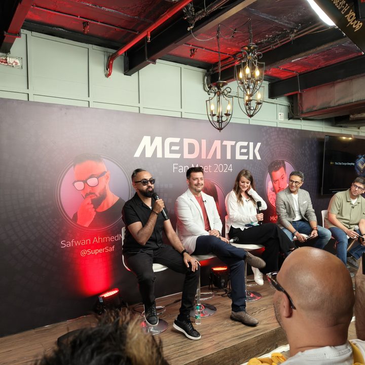 A photo of a MediaTek panel in India, taken with the Oppo Find X8.