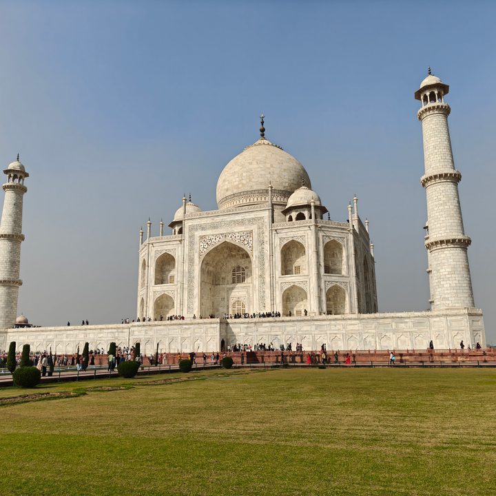 A photo of the Taj Mahal, taken with the Oppo Find X8.