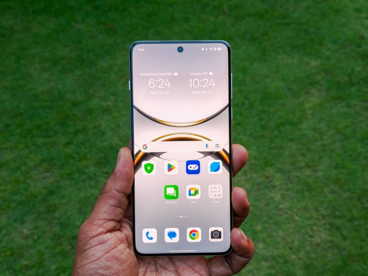 The Oppo Find X8 Pro display