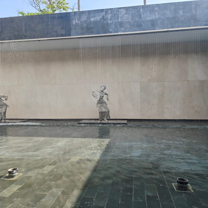 1x photo of a statue captured on the Oppo Find X8 Pro