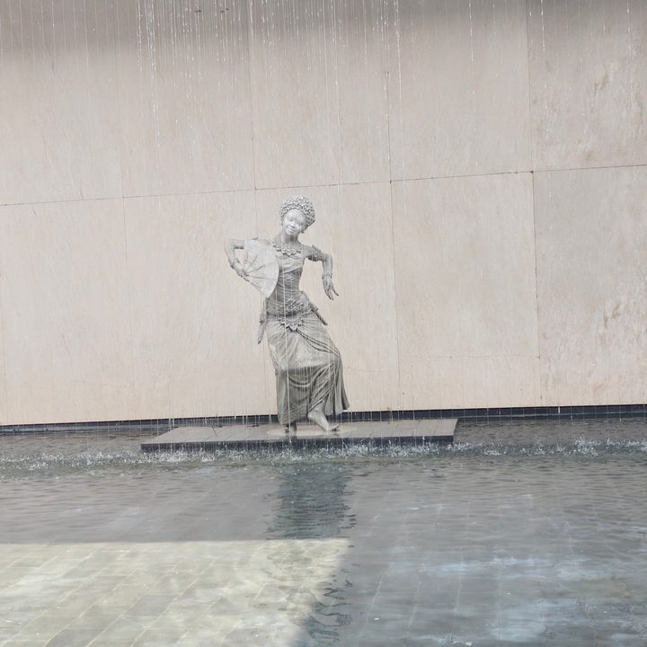 2x photo of a statue captured on the Oppo Find X8 Pro