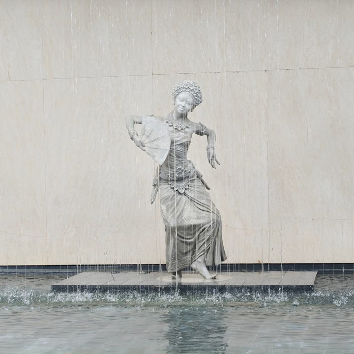3x photo of a statue captured on the Oppo Find X8 Pro