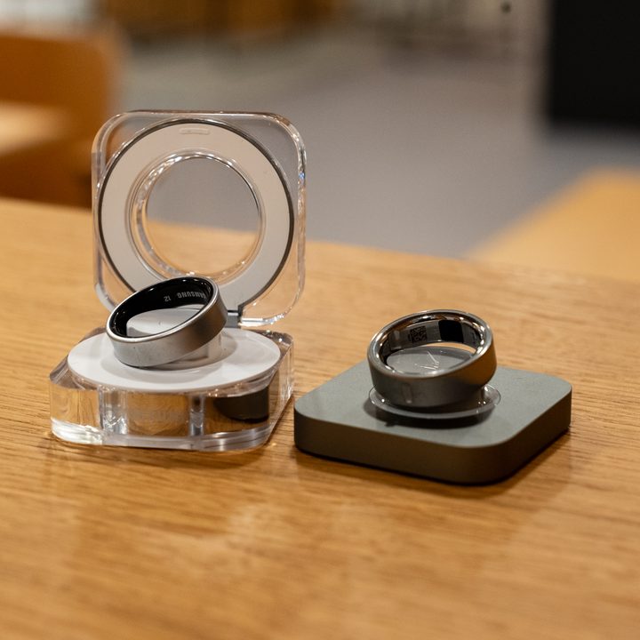Galaxy Ring charger (left) next to the Oura Ring charger (right).