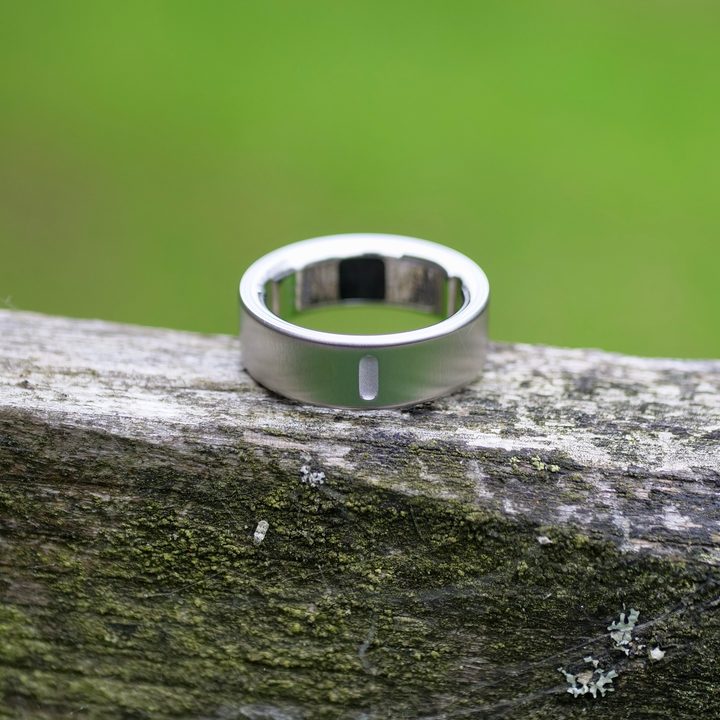 The notch on the Oura Ring 4.