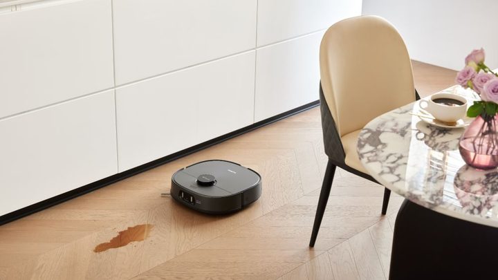 The Eureka J15 Pro Ultra mopping.