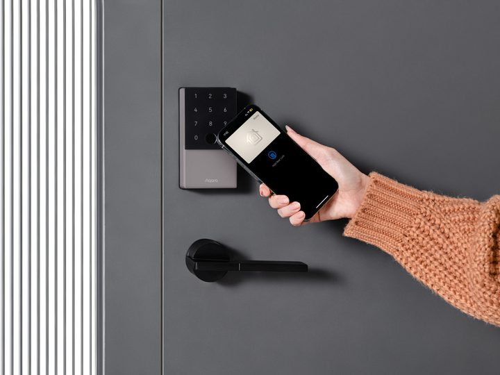 Aqara Smart Lock U100 installed on door opened with phone