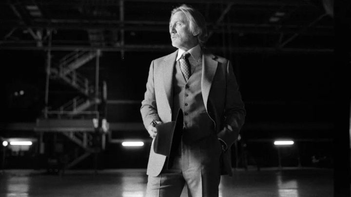 Daniel Craig as Benoit Blanc looking to his right in Wake Up Dead Man: A Knives Out Mystery.