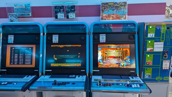 The Marvel vs. Capcom 2 arcade cabinet in Taito Station.