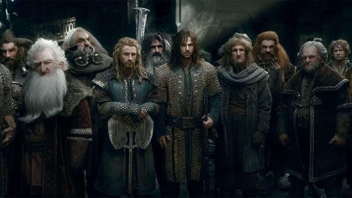 The dwarves and Bilbo stand together in The Hobbit: The Battle of the Five Armies.