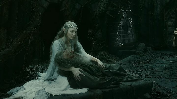 Cate Blanchett holds Ian McKellen in The Hobbit: The Battle of the Five Armies.