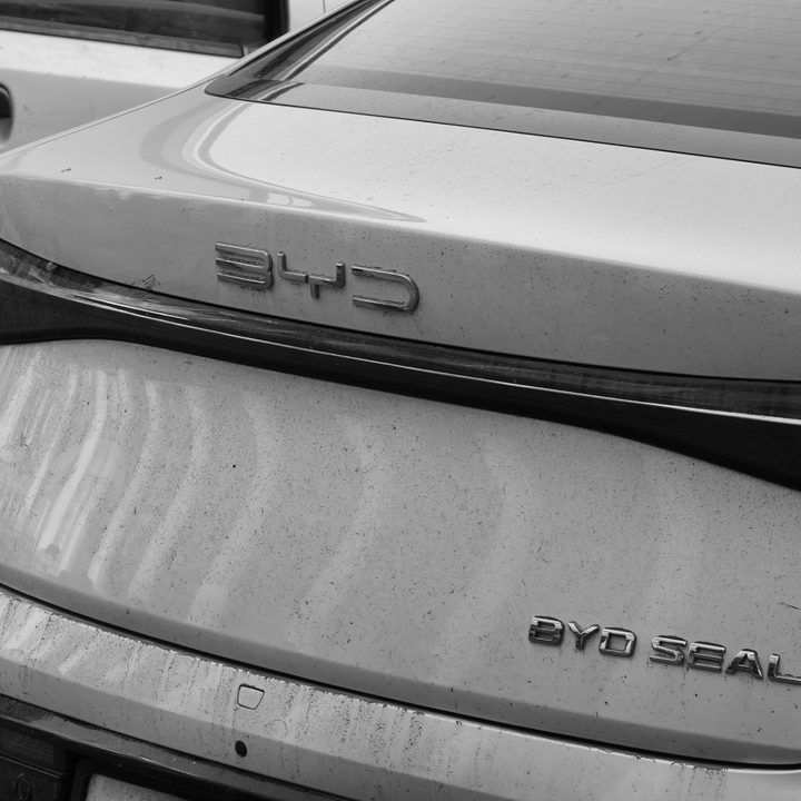 Thick dust on a BYD Seal EV captured with the Vivo X200 Pro.