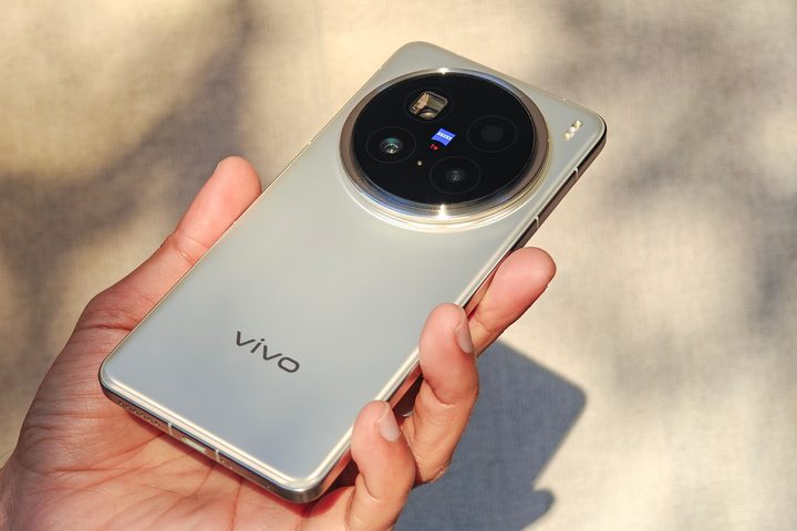 Vivo X200 Pro gray color held in hand.
