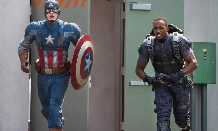 Captain America and Falcon run in The Winter Soldier.