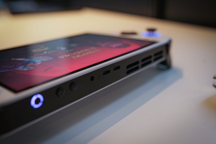 USB 4 ports on the Lenovo Legion Go S.