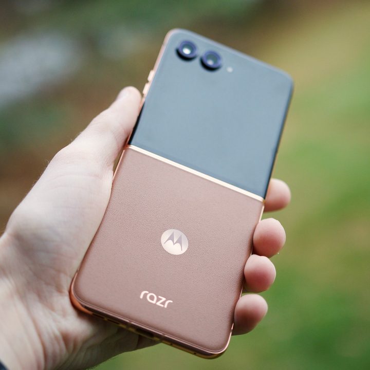 Someone holding the Mocha Mousse Motorola Razr Plus.