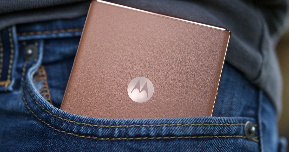 motorola-razr-plus-mocha-