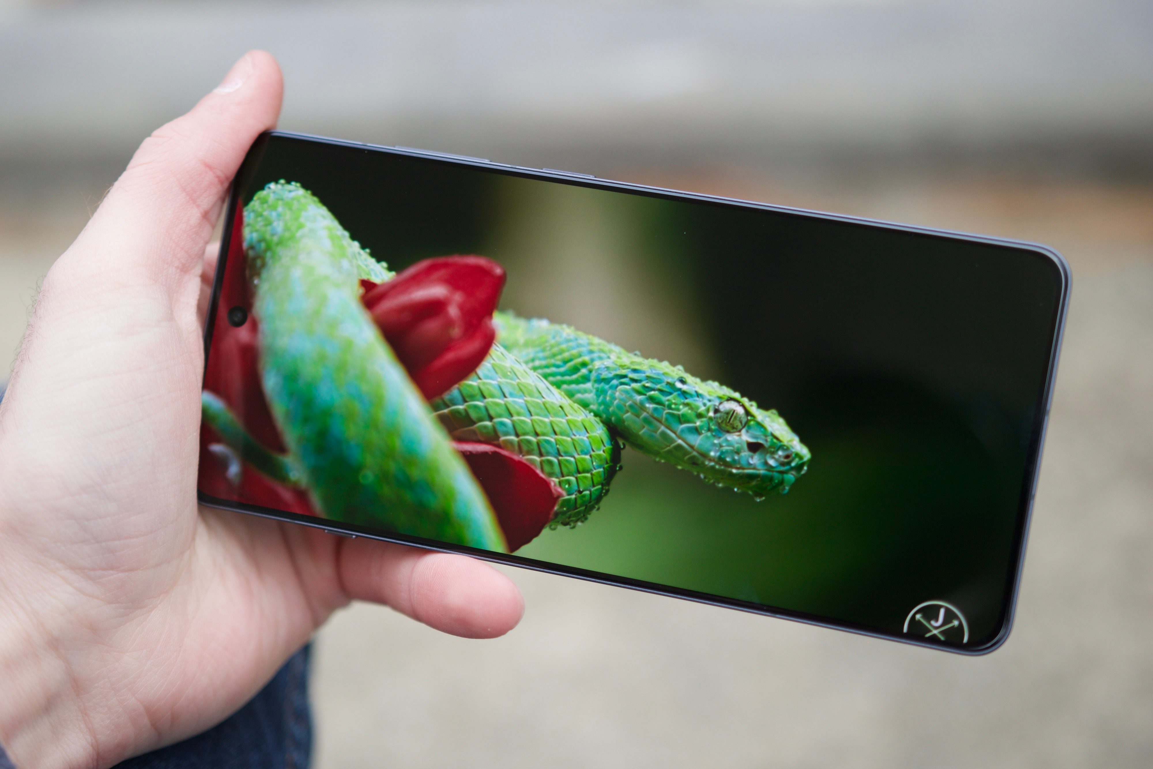 A 4K video playing on the OnePlus 13R.
