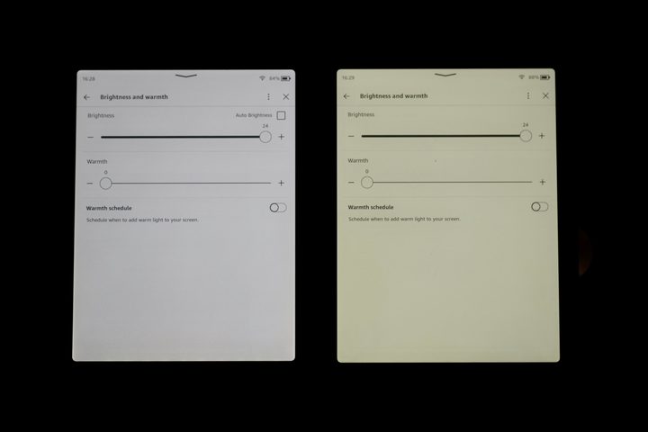 A comparison between the Amazon Kindle Paperwhite 2024 and the Amazon Kindle Colorsoft's screens.