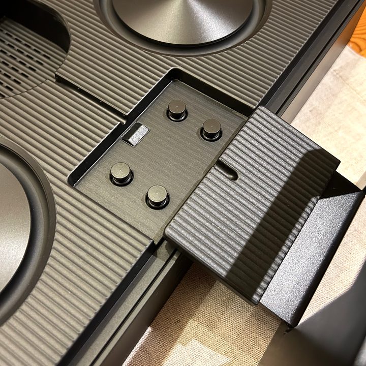 Samsung Music Frame: stand attachment.