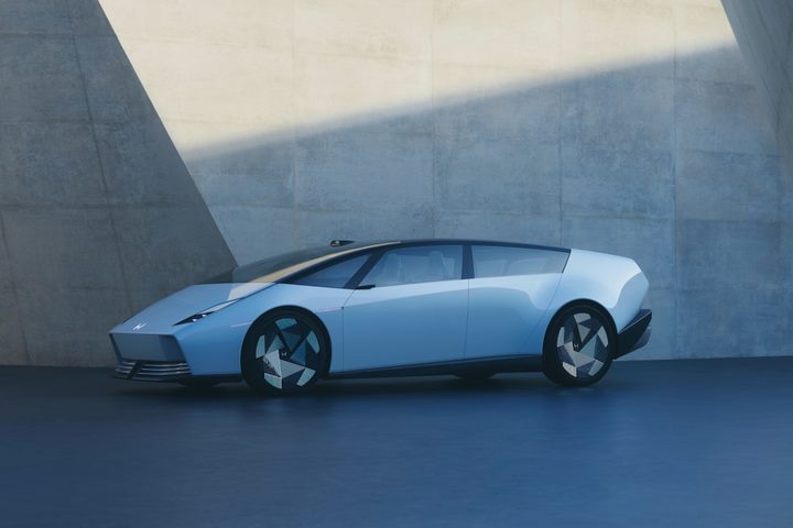 Honda 0 Saloon prototype front quarter view.