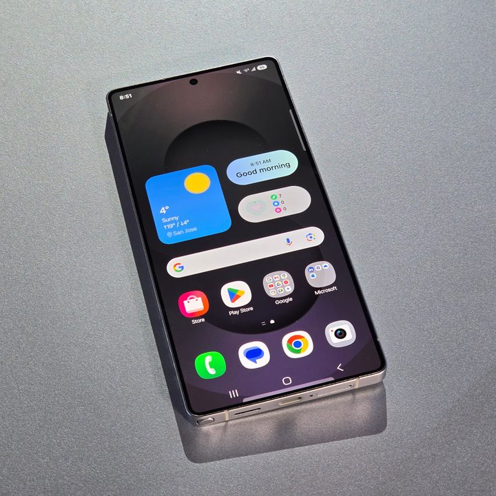Samsung Galaxy S25 Ultra front display