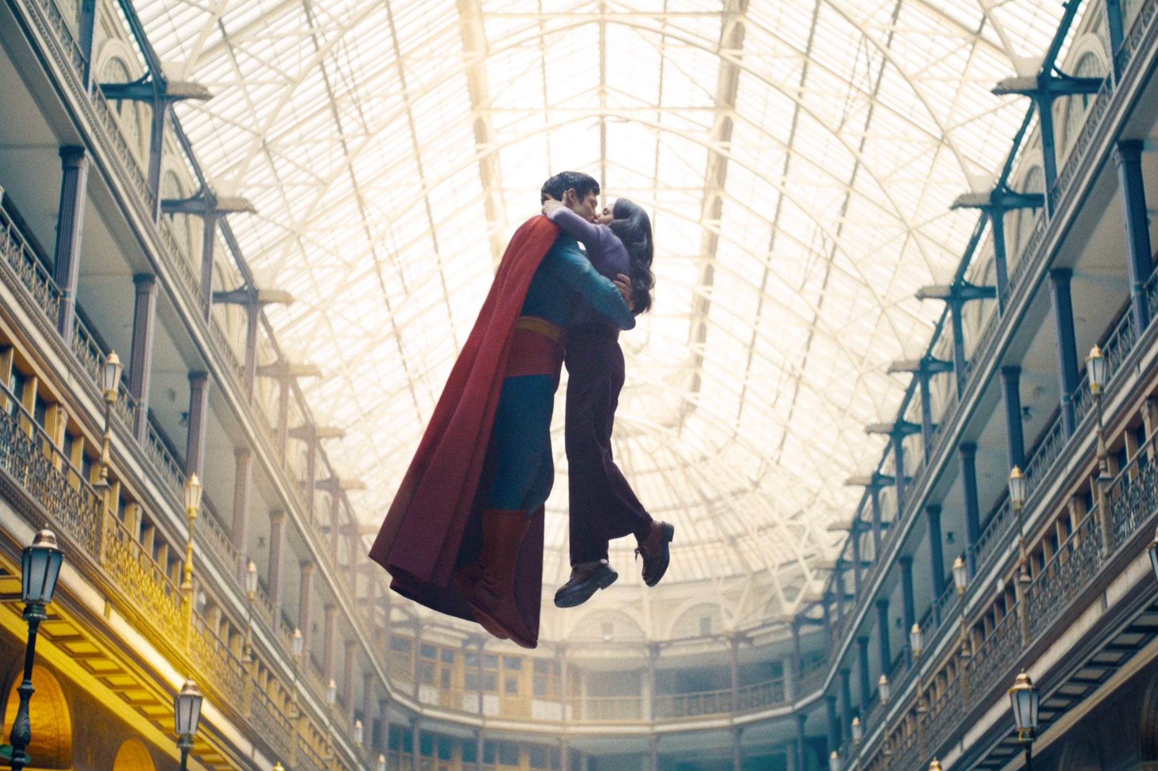 David Corenswet and Rachel Brosnahan kiss while flying in "Superman."