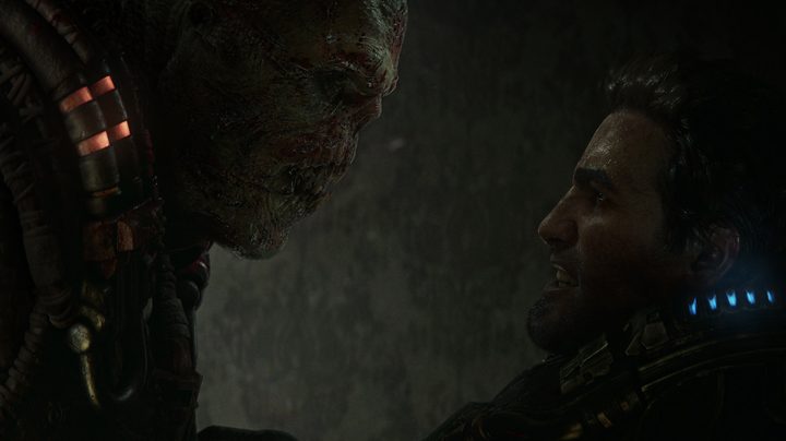 A Locust warrior stares Marcus Fenix in the face.